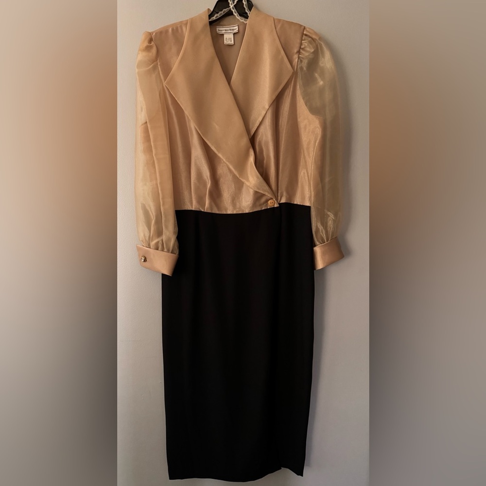 August Max dress with belt
